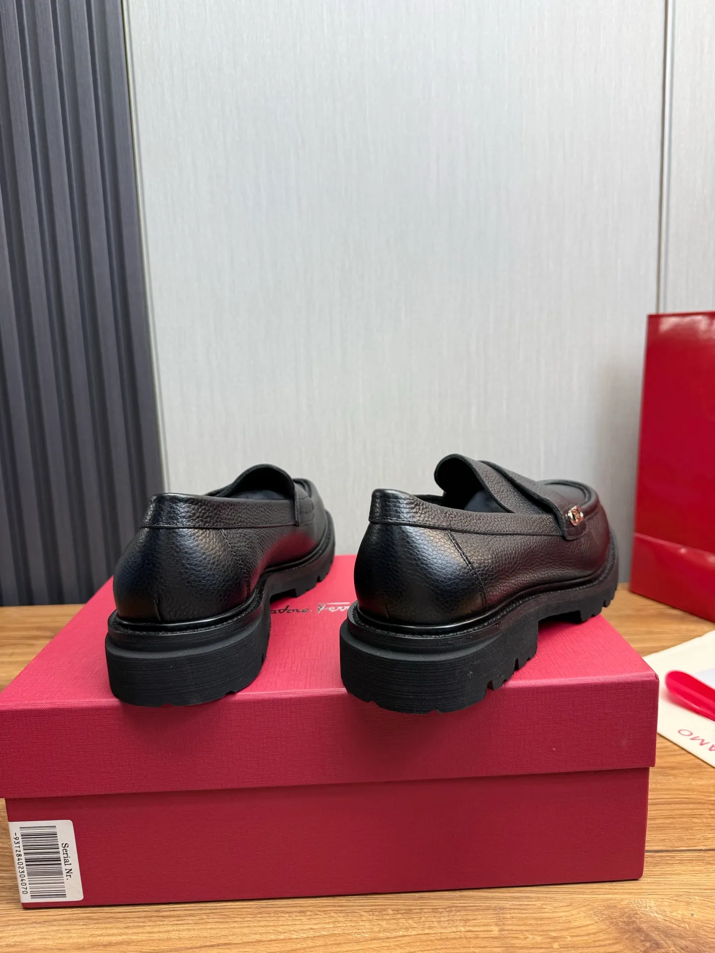 Men's shoes 💰880💰 Ferragamo. [Ferragamo] Men's Loaf leather shoes, the latest hot style, 1:1 original purchase quality, top quality, imported open-edge beaded cowhide leather on the upper, hand-made three-dimensional stitching highlights the round toe design, the inner foot pads are all imported cowhide, with original wear-resistant foam outsole, matching code 39-44, (38, 45 custom-made, non-refundable)